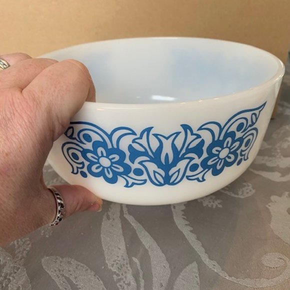 Federal Glass Blue Tulip Flowers Milk Glass - Picture 3 of 3